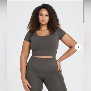 Oner active TIMELESS CROP SHORT SLEEVE TEE & TIMELESS LEGGINGS IN DEEP TAUPE SET